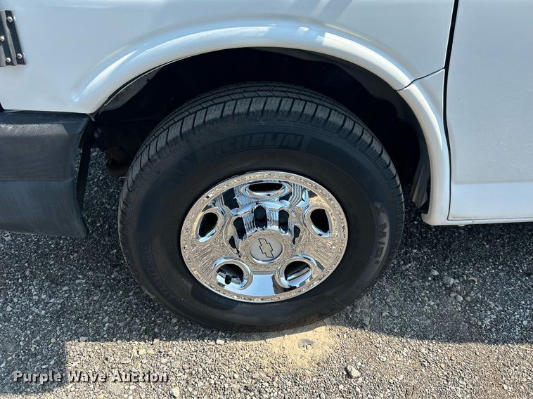 image for item KW9221 2006 Chevrolet Express G3500  school bus