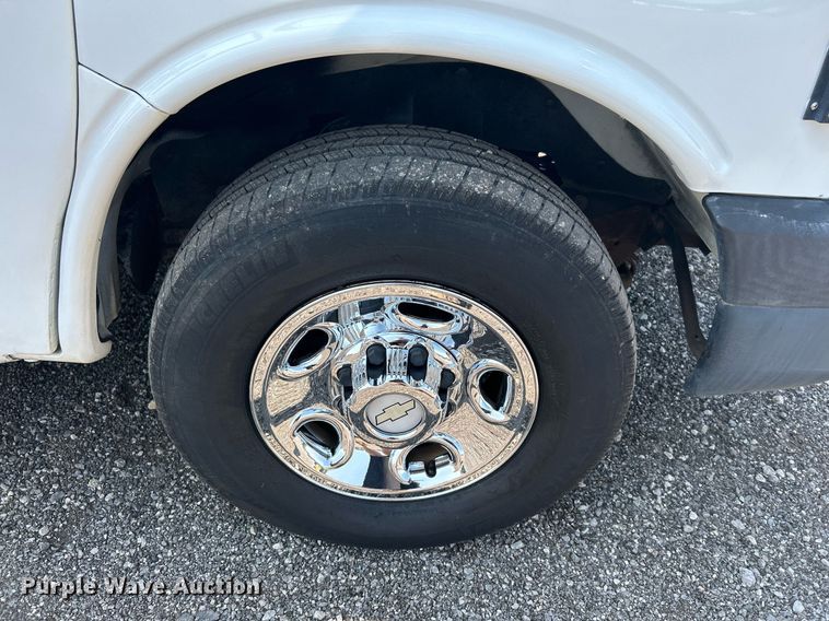 image for item KW9221 2006 Chevrolet Express G3500  school bus