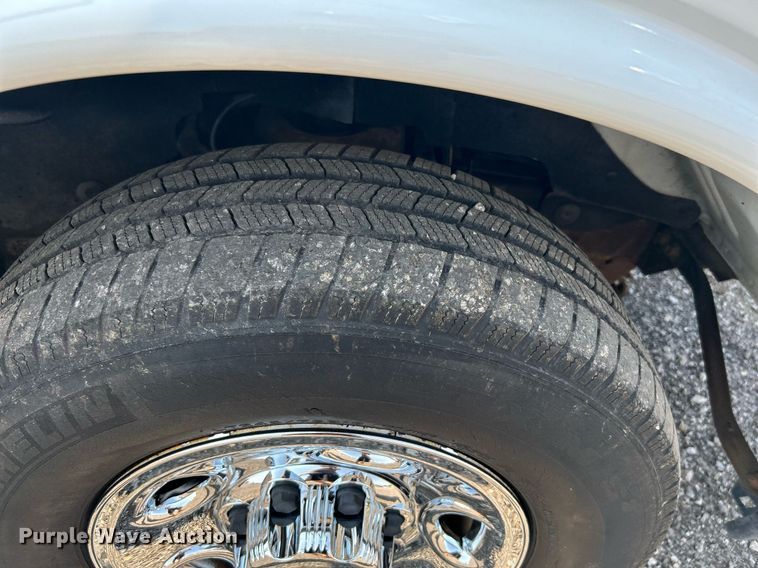 image for item KW9221 2006 Chevrolet Express G3500  school bus