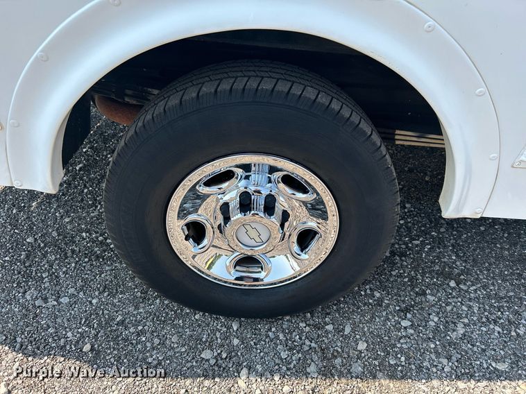 image for item KW9221 2006 Chevrolet Express G3500  school bus