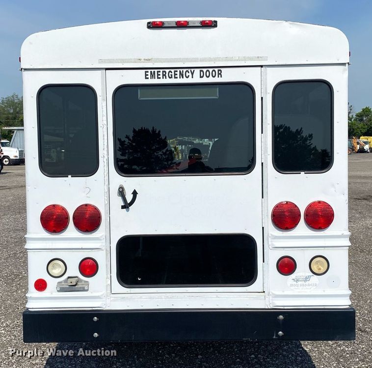 image for item KW9271 2007 Chevrolet Express G3500  school bus