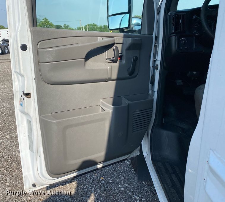 image for item KW9271 2007 Chevrolet Express G3500  school bus