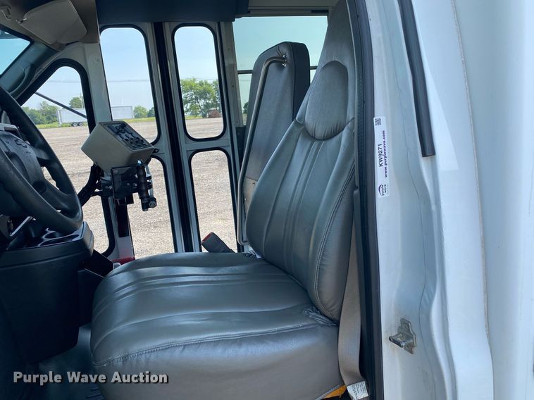 image for item KW9271 2007 Chevrolet Express G3500  school bus