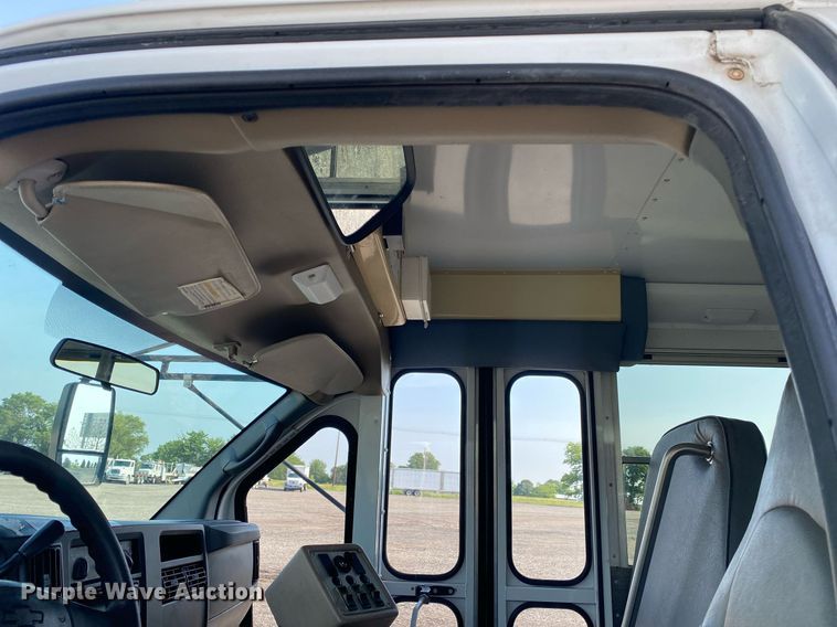 image for item KW9271 2007 Chevrolet Express G3500  school bus