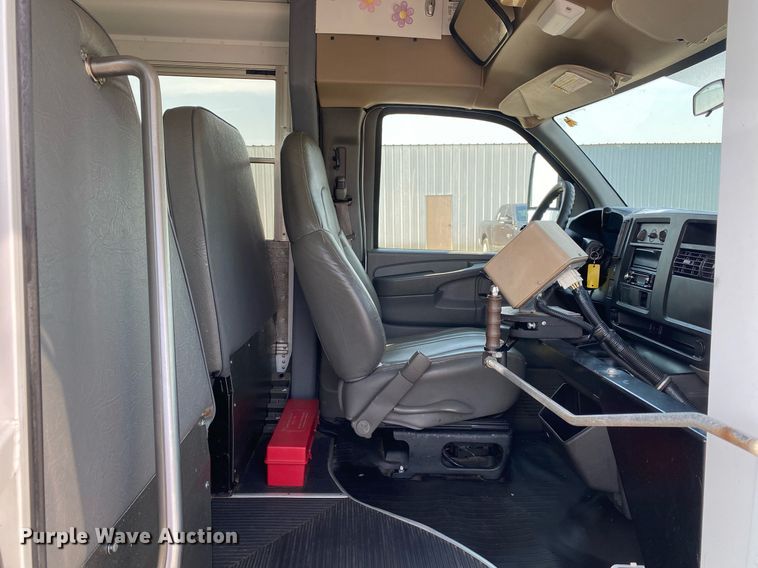 image for item KW9271 2007 Chevrolet Express G3500  school bus