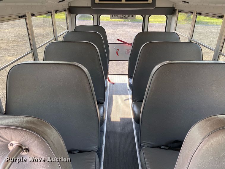 image for item KW9271 2007 Chevrolet Express G3500  school bus