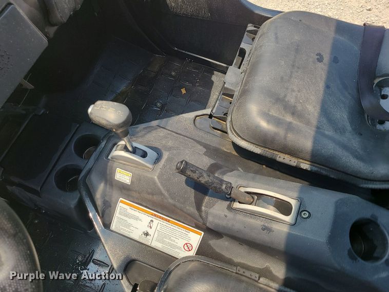 image for item LE9133 2016 Cub Cadet Challenger 750  utility vehicle