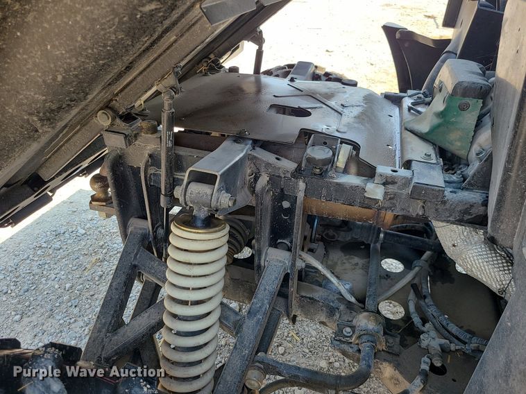 image for item LE9133 2016 Cub Cadet Challenger 750  utility vehicle