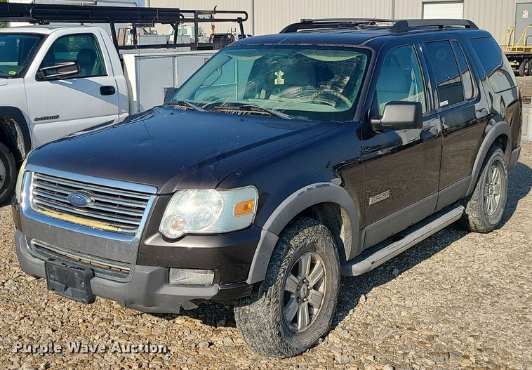 image for item LE9196 2006 Ford Explorer  SUV