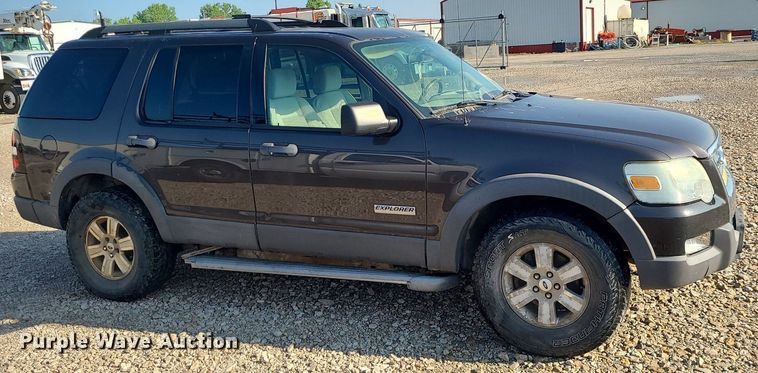 image for item LE9196 2006 Ford Explorer  SUV