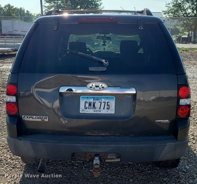 image for item LE9196 2006 Ford Explorer  SUV