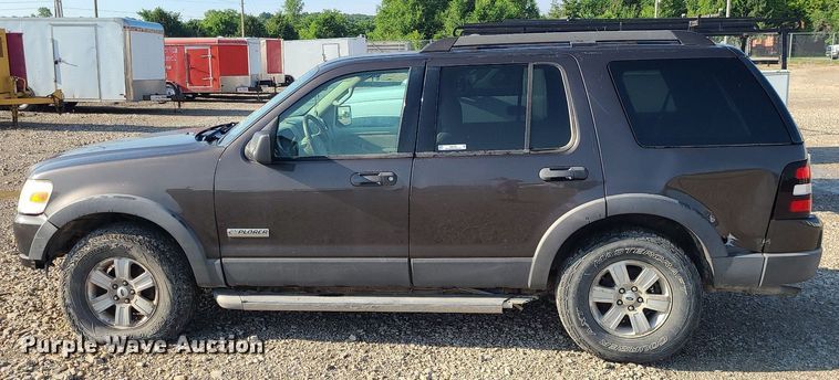 image for item LE9196 2006 Ford Explorer  SUV
