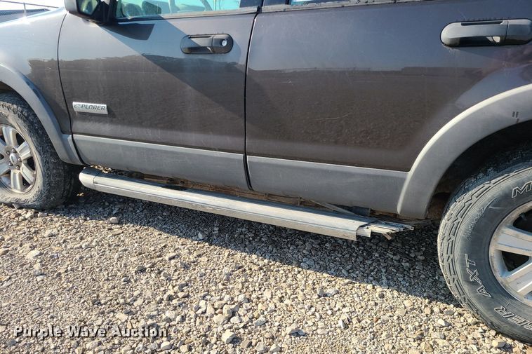 image for item LE9196 2006 Ford Explorer  SUV