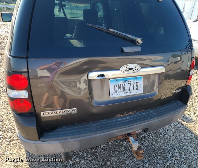 image for item LE9196 2006 Ford Explorer  SUV