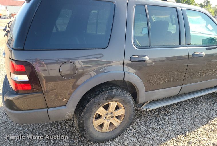 image for item LE9196 2006 Ford Explorer  SUV