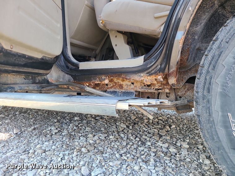 image for item LE9196 2006 Ford Explorer  SUV