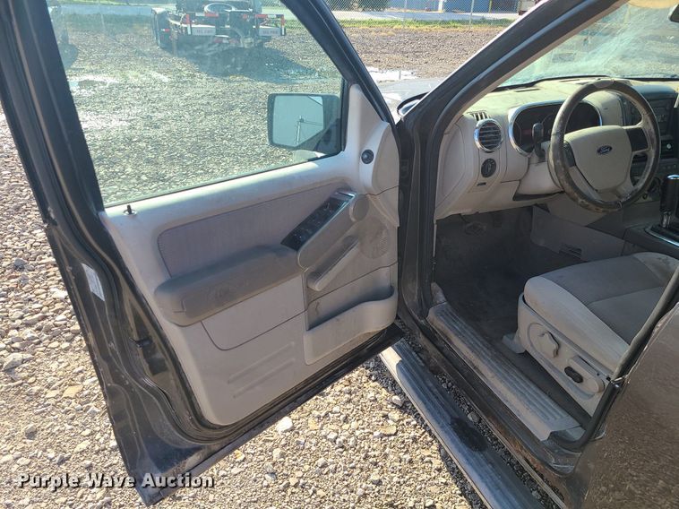 image for item LE9196 2006 Ford Explorer  SUV