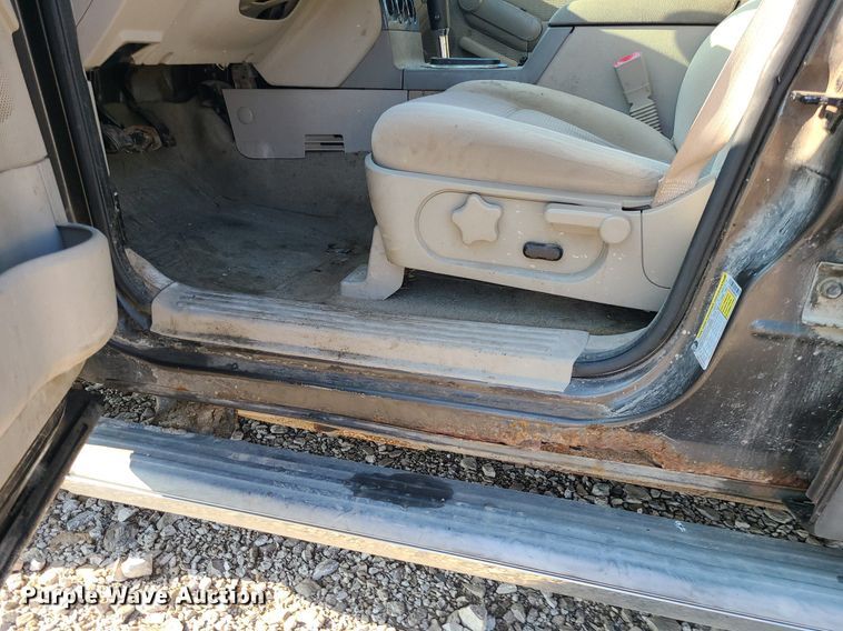 image for item LE9196 2006 Ford Explorer  SUV