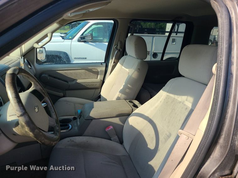 image for item LE9196 2006 Ford Explorer  SUV