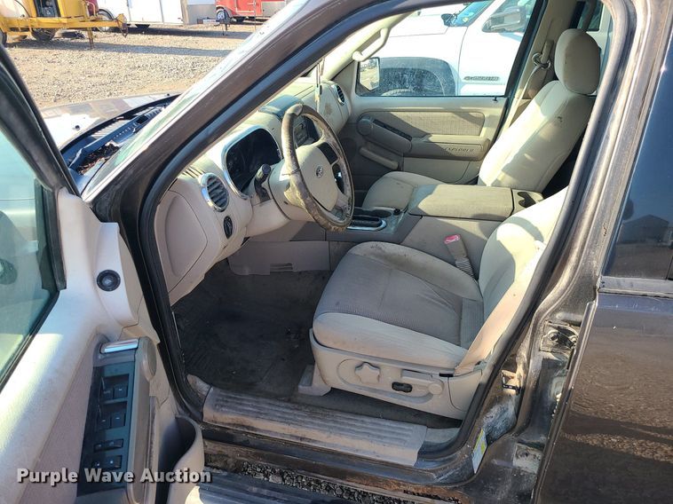 image for item LE9196 2006 Ford Explorer  SUV