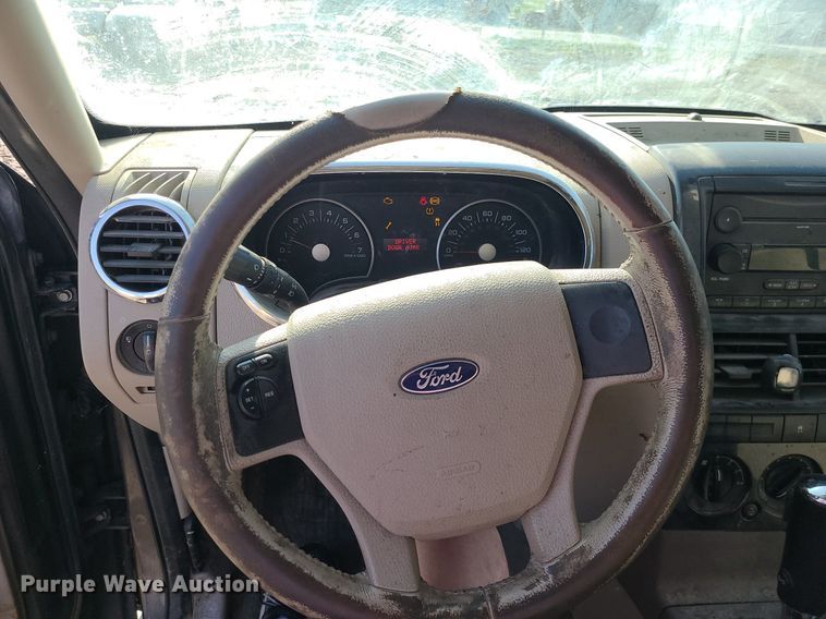 image for item LE9196 2006 Ford Explorer  SUV