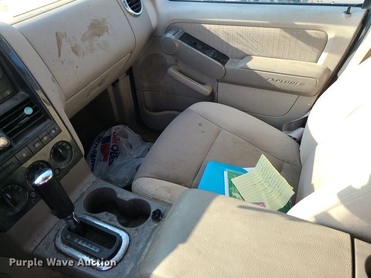 image for item LE9196 2006 Ford Explorer  SUV