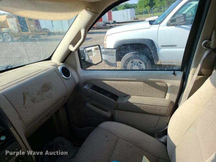 image for item LE9196 2006 Ford Explorer  SUV