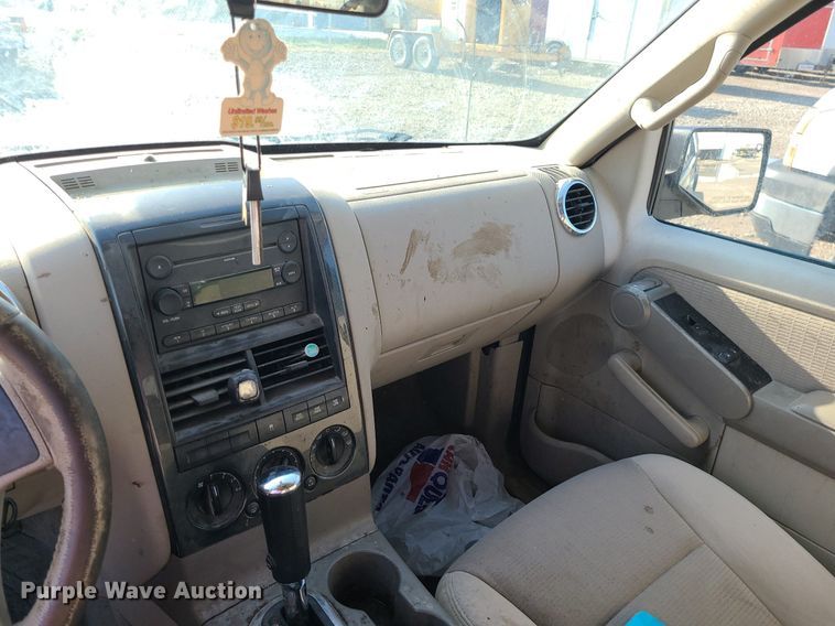 image for item LE9196 2006 Ford Explorer  SUV