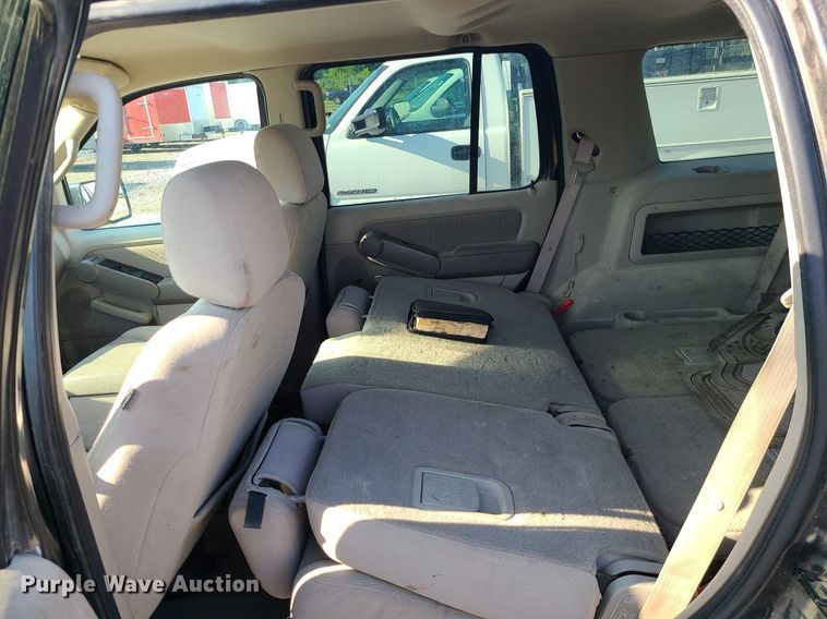 image for item LE9196 2006 Ford Explorer  SUV