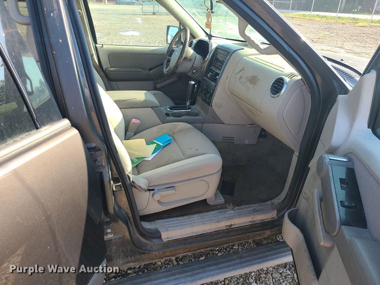 image for item LE9196 2006 Ford Explorer  SUV