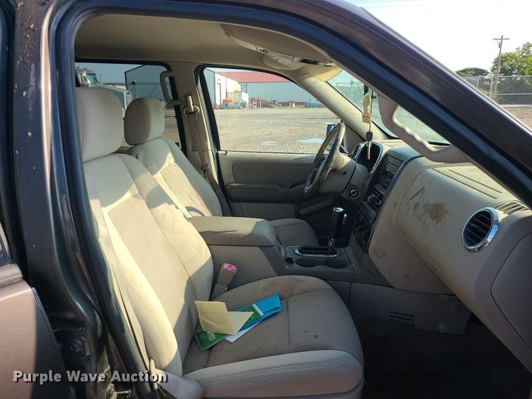 image for item LE9196 2006 Ford Explorer  SUV