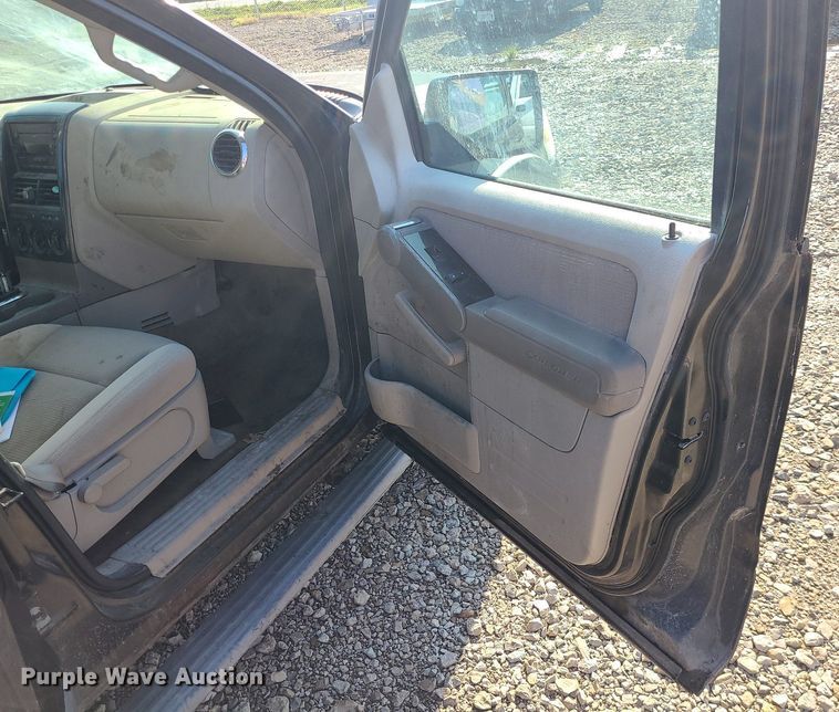 image for item LE9196 2006 Ford Explorer  SUV