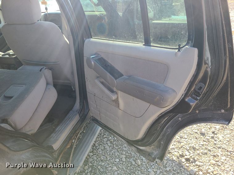 image for item LE9196 2006 Ford Explorer  SUV