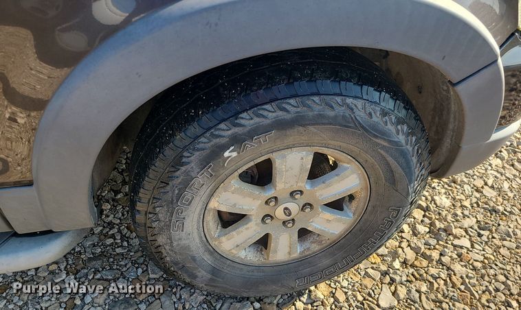 image for item LE9196 2006 Ford Explorer  SUV