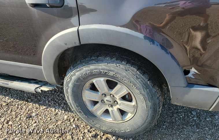 image for item LE9196 2006 Ford Explorer  SUV