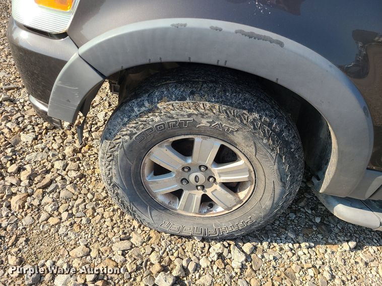 image for item LE9196 2006 Ford Explorer  SUV