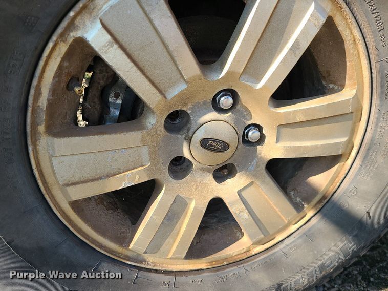 image for item LE9196 2006 Ford Explorer  SUV