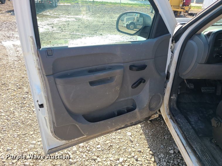 image for item LE9198 2011 Chevrolet Silverado 2500HD  pickup truck