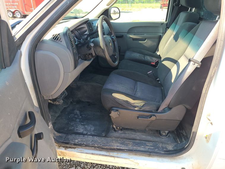 image for item LE9198 2011 Chevrolet Silverado 2500HD  pickup truck