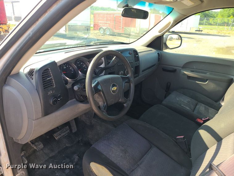 image for item LE9198 2011 Chevrolet Silverado 2500HD  pickup truck