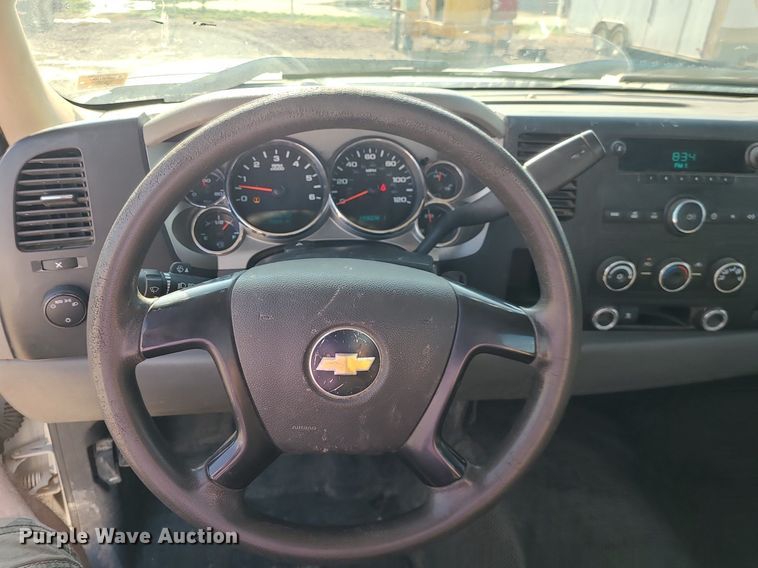 image for item LE9198 2011 Chevrolet Silverado 2500HD  pickup truck