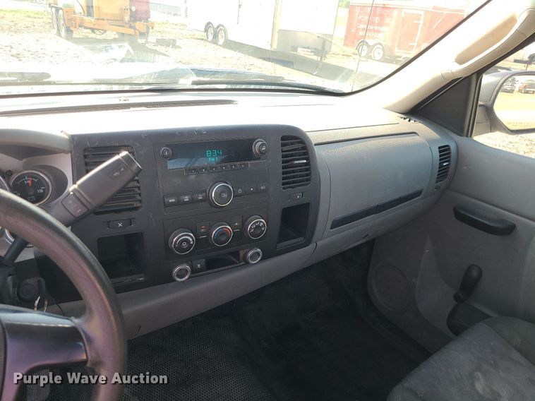 image for item LE9198 2011 Chevrolet Silverado 2500HD  pickup truck