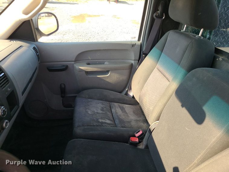 image for item LE9198 2011 Chevrolet Silverado 2500HD  pickup truck