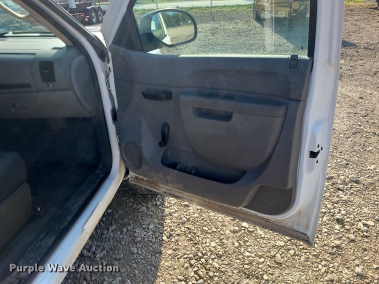 image for item LE9198 2011 Chevrolet Silverado 2500HD  pickup truck