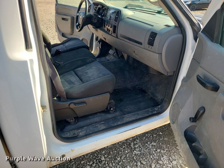 image for item LE9198 2011 Chevrolet Silverado 2500HD  pickup truck