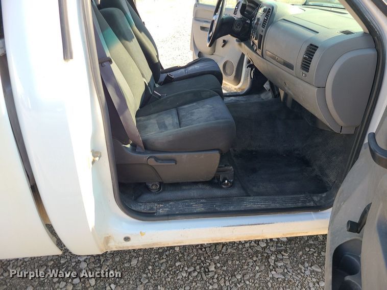 image for item LE9198 2011 Chevrolet Silverado 2500HD  pickup truck