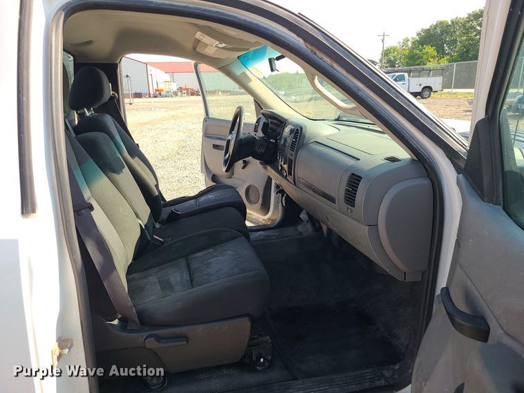 image for item LE9198 2011 Chevrolet Silverado 2500HD  pickup truck