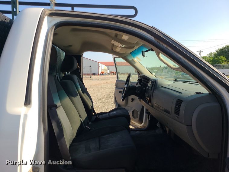 image for item LE9198 2011 Chevrolet Silverado 2500HD  pickup truck