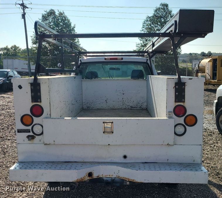 image for item LE9199 2007 Chevrolet Silverado 2500HD  utility bed pickup truck