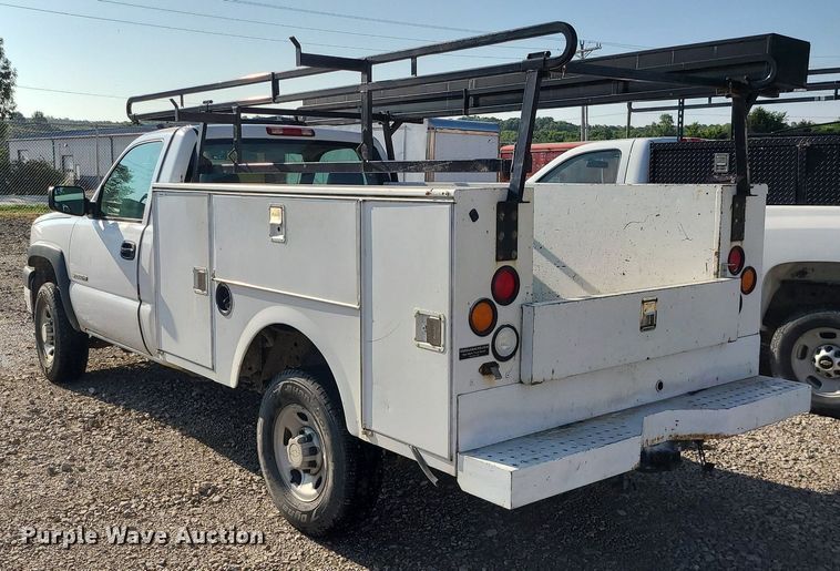 image for item LE9199 2007 Chevrolet Silverado 2500HD  utility bed pickup truck